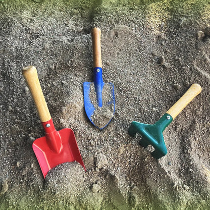 outils-de-jardinage-colores-pour-enfants-confortable